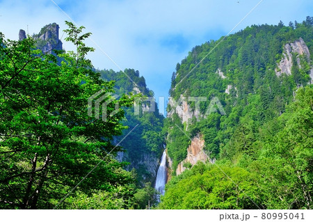 流星の滝　（北海道上川町層雲峡） 80995041