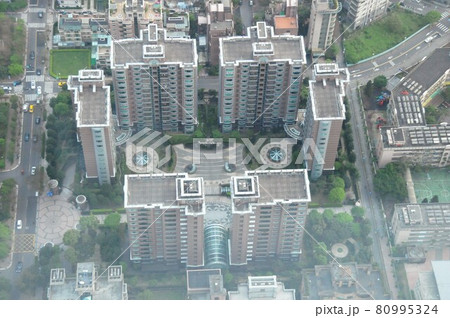 台湾、台北、台北101ビル展望台からの眺め 80995324