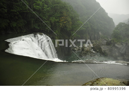 台湾、十分(じゅうふん）、十分瀑布、基隆河 80995396