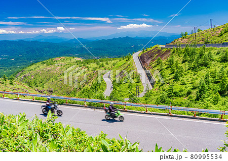 (群馬県)志賀草津道路(さわやか街道) バイクツーリングする人達 (群馬県)志賀草津道路(さわやか街道) バイクツーリングする人達 80995534