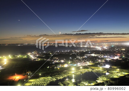 千葉県　刑部岬から望む旭市夕景 80996002