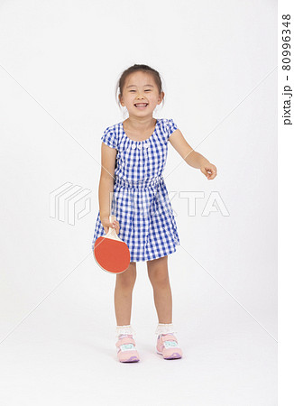 オリンピックを見て卓球に興味を持った5歳の女の子 オリンピックを見て卓球に興味を持った5歳の女の子 80996348