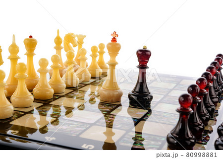 Natural amber different chess pieces figures Natural amber different chess pieces figures 80998881
