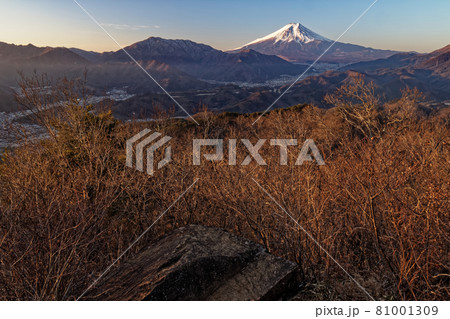 高川山から見る朝の富士山 81001309