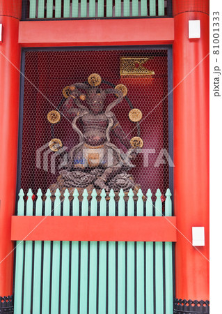 浅草 浅草寺の雷門の雷神像(東京都台東区) 浅草 浅草寺の雷門の雷神像(東京都台東区) 81001333