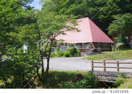 ひろしま県民の森入り口の民家の景色 ひろしま県民の森入り口の民家の景色 81001606