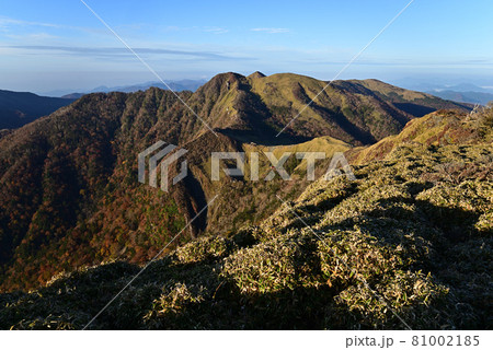 四国で最も美しい山「三嶺(みうね)」からの展望 四国で最も美しい山「三嶺(みうね)」からの展望 81002185