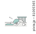 リモートワーク中に居眠りしている女性 81005365