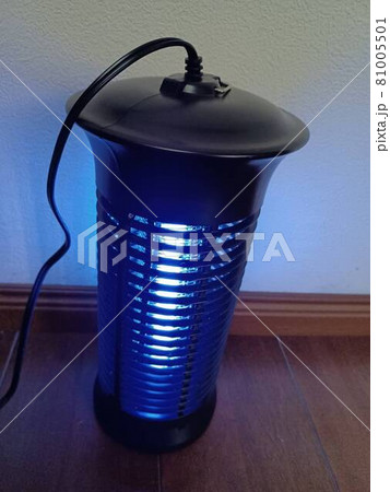 電気式の蚊取り器 81005501