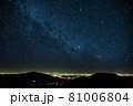 星空と夜景 81006804