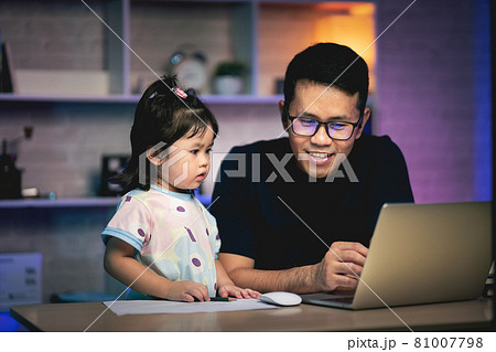 freelancer man working with laptop on the table and talking with his daughter 81007798