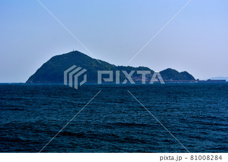伊勢湾フェリーから眺める、三島由紀夫の潮騒の舞台になった神島・愛知県・田原市 伊勢湾フェリーから眺める、三島由紀夫の潮騒の舞台になった神島・愛知県・田原市 81008284