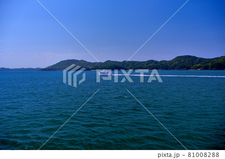 伊勢湾フェリーから眺める答志島と 海を行く船舶 伊勢志摩の夏らしい風景 鳥羽 三重県 4 の写真素材 8100