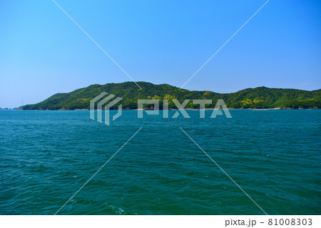 伊勢湾フェリーから眺める答志島、伊勢志摩の夏らしい風景・鳥羽・三重県(5) 伊勢湾フェリーから眺める答志島、伊勢志摩の夏らしい風景・鳥羽・三重県(5) 81008303
