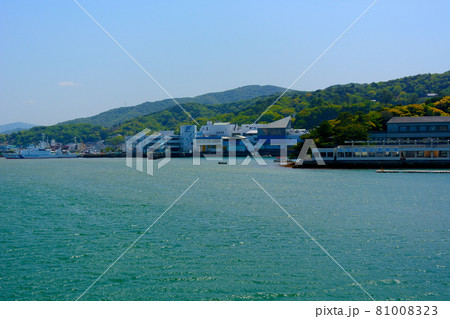 伊勢湾フェリーから眺める、夏の鳥羽湾のイメージ・鳥羽・三重県(6) 伊勢湾フェリーから眺める、夏の鳥羽湾のイメージ・鳥羽・三重県(6) 81008323