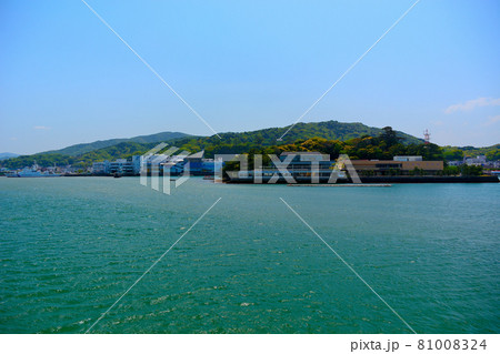 伊勢湾フェリーから眺める、夏の鳥羽湾のイメージ・鳥羽・三重県(7) 伊勢湾フェリーから眺める、夏の鳥羽湾のイメージ・鳥羽・三重県(7) 81008324