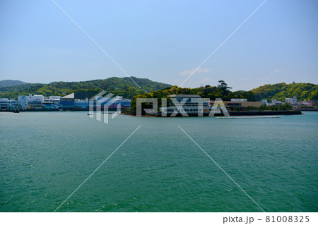 伊勢湾フェリーから眺める、夏の鳥羽湾のイメージ・鳥羽・三重県(9) 伊勢湾フェリーから眺める、夏の鳥羽湾のイメージ・鳥羽・三重県(9) 81008325