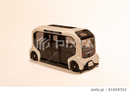 無人自動運転バスのミニカー 81008502