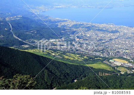 別府市と日出町と別府湾の絶景 81008593