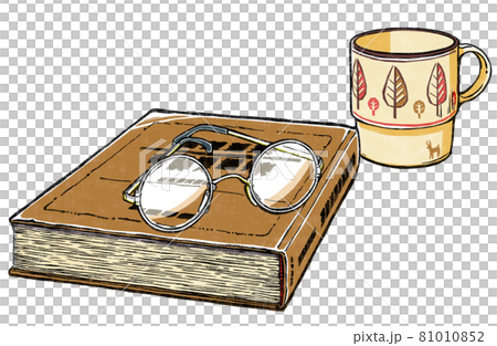 古い本とクラシックスタイルの丸形眼鏡と秋の森モチーフのマグカップ　版画風 81010852