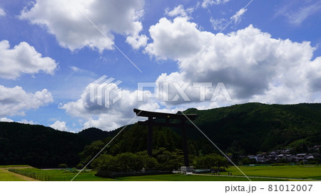 熊野本宮大社旧社地 大斎原の鳥居 熊野本宮大社旧社地 大斎原の鳥居 81012007