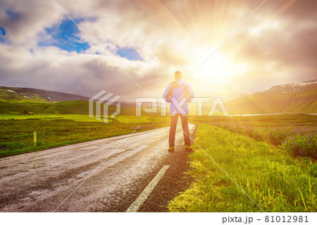 Man on the road 81012981