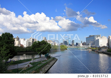 大阪中之島大川八軒家浜と剣先噴水 81013712