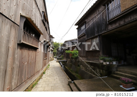 新潟 佐渡 宿根木集落の街並み 新潟 佐渡 宿根木集落の街並み 81015212