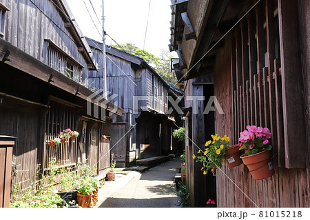 新潟 佐渡 宿根木集落の街並み 新潟 佐渡 宿根木集落の街並み 81015218