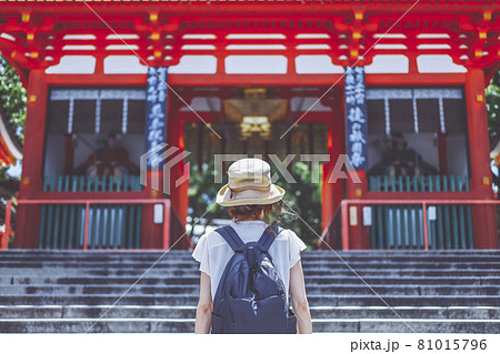 京都観光 女性 旅行者 81015796