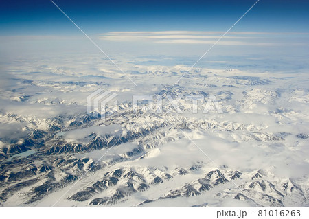 View of the mountains covered with snow. 81016263