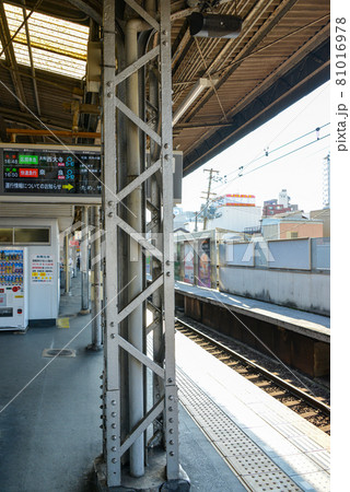 近鉄鶴橋駅プラットホームの柱 近鉄鶴橋駅プラットホームの柱 81016978