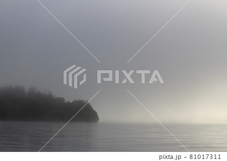 然別湖に広がった神秘の情景 81017311