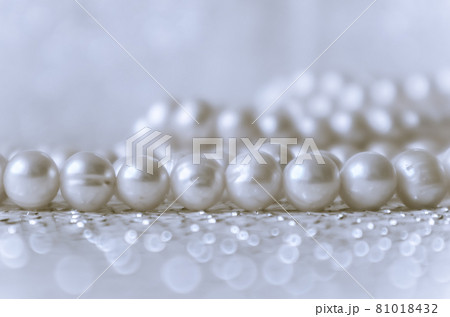 Nature white pearl beads on sparkling background 81018432