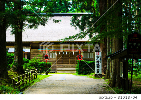 岩手県平泉の世界遺産「中尊寺」の「白山神社能楽殿」 岩手県平泉の世界遺産「中尊寺」の「白山神社能楽殿」 81018704