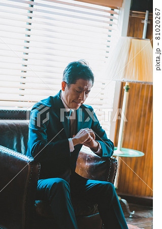 窮地の経営者 81020267