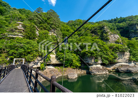 塔のへつり 浸食と風化を繰り返した見事な景観 81022023