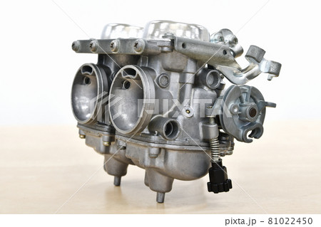 オートバイのキャブレター 81022450