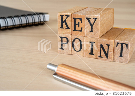 キーポイント｜「KEY POINT」と書かれたスタンプとシャーペンとノート 81023679