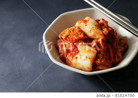 辛くて美味しい韓国産のキムチ 81024700
