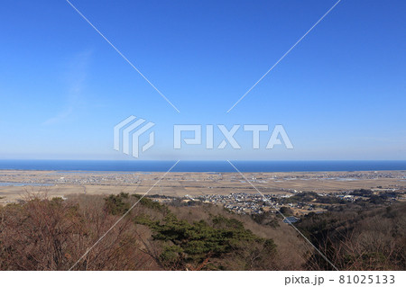 「四方山展望台」(宮城県角田市・亘理町・山元町)から見る「仙台平野(仙南平野)」の亘理町・山元町方向 「四方山展望台」(宮城県角田市・亘理町・山元町)から見る「仙台平野(仙南平野)」の亘理町・山元町方向 81025133