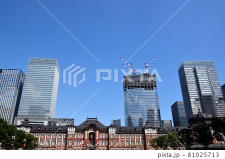 東京駅丸の内駅舎と建設中の東京ミッドタウン八重洲 東京駅丸の内駅舎と建設中の東京ミッドタウン八重洲 81025713