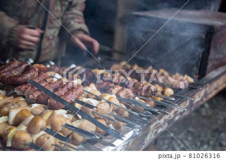 The cook prepares meat on the skewer. The cook prepares meat on the skewer. 81026316