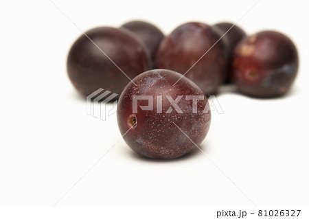 Plums. Plums. 81026327