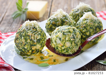 South Tyrolean spinach dumplings made of white bread and spinach, served with butter and parmesan  81027253