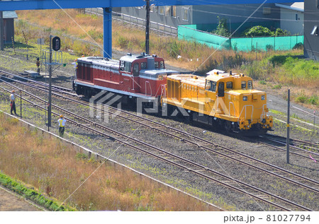 知床斜里駅構内で付け替え作業を行う「THE ROYAL EXPRESS」の牽引機関車(試運転列車) 知床斜里駅構内で付け替え作業を行う「THE ROYAL EXPRESS」の牽引機関車(試運転列車) 81027794
