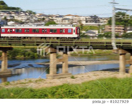 大和川を渡る通勤電車 大和川を渡る通勤電車 81027929