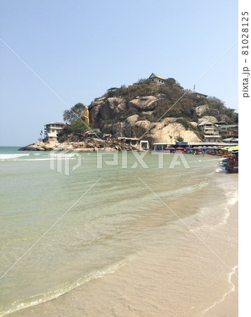 タイ、フアヒンのカオタキアップビーチ 81028125