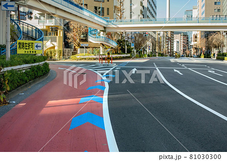 明治通りと駒沢通りの渋谷橋にある常時左折可の交差点 明治通りと駒沢通りの渋谷橋にある常時左折可の交差点 81030300