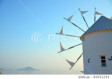 小豆島イングリッシュガーデンの純白のギリシャ風車 小豆島イングリッシュガーデンの純白のギリシャ風車 81031243
